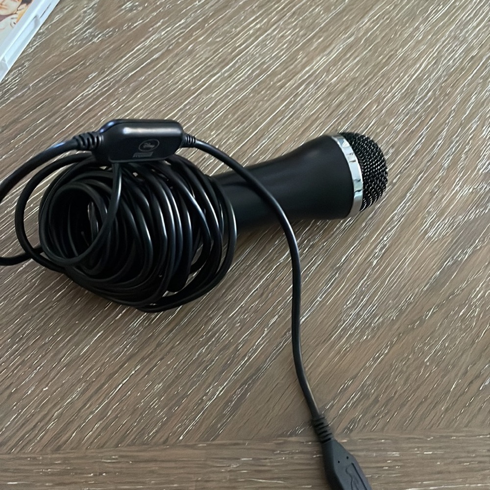 Wii Disney Sing It Game & Microphone - Picture 6 of 6